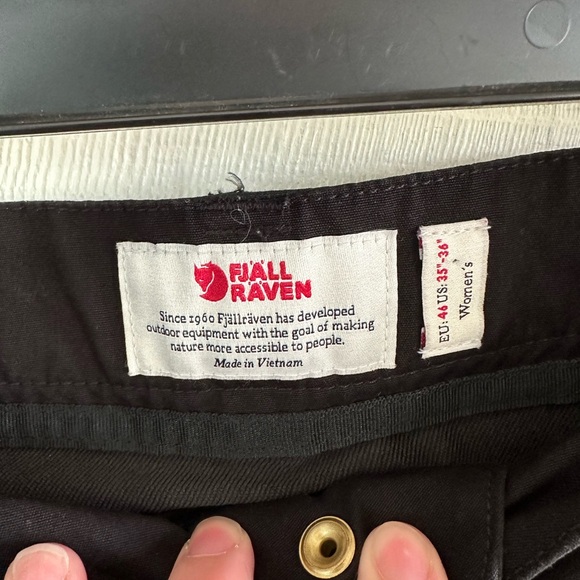 Fjall Raven Women’s Black Nikka Curve Outdoor Shorts - Picture 5 of 7